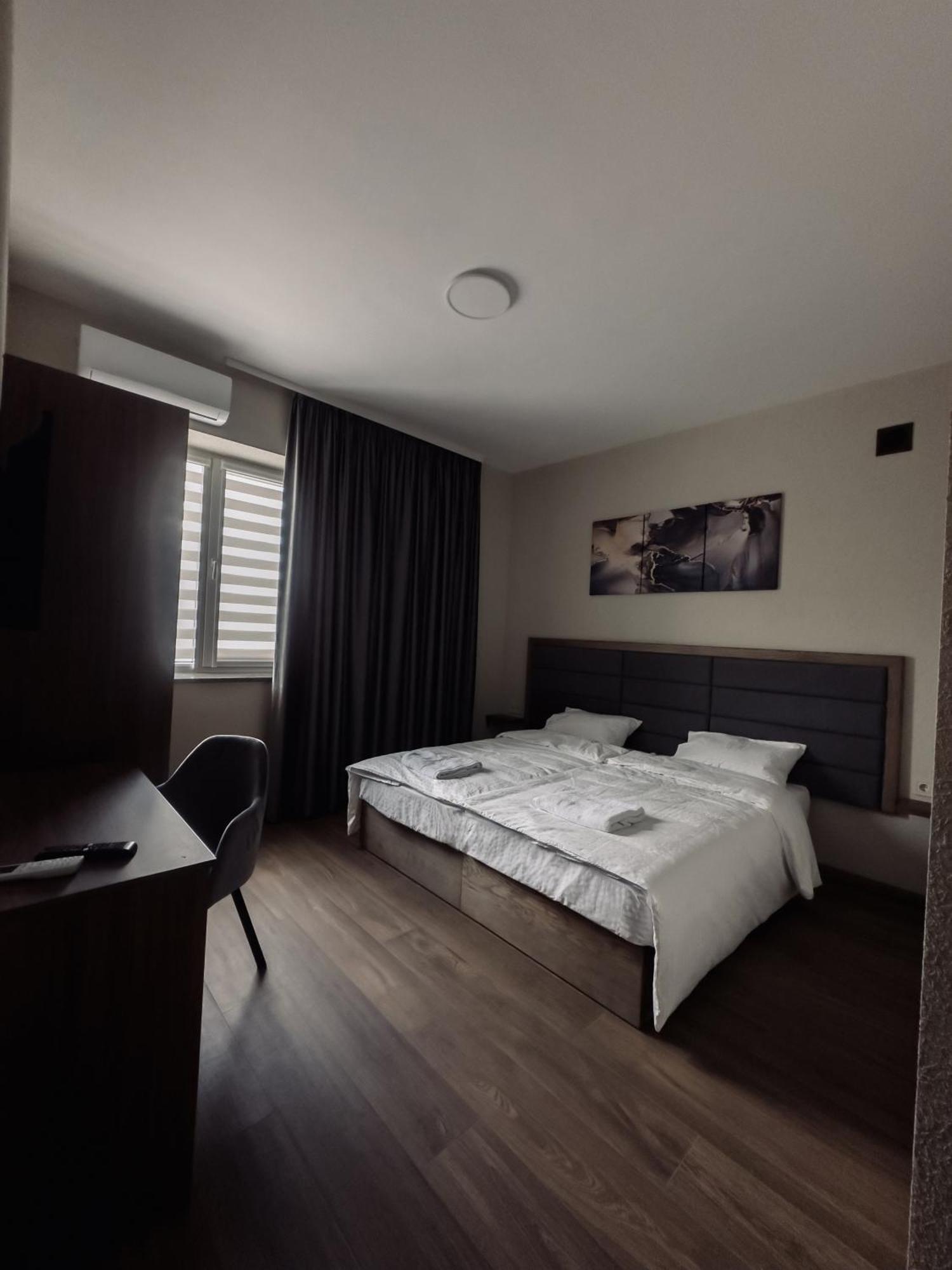 Nesvit Hotel キエフ エクステリア 写真